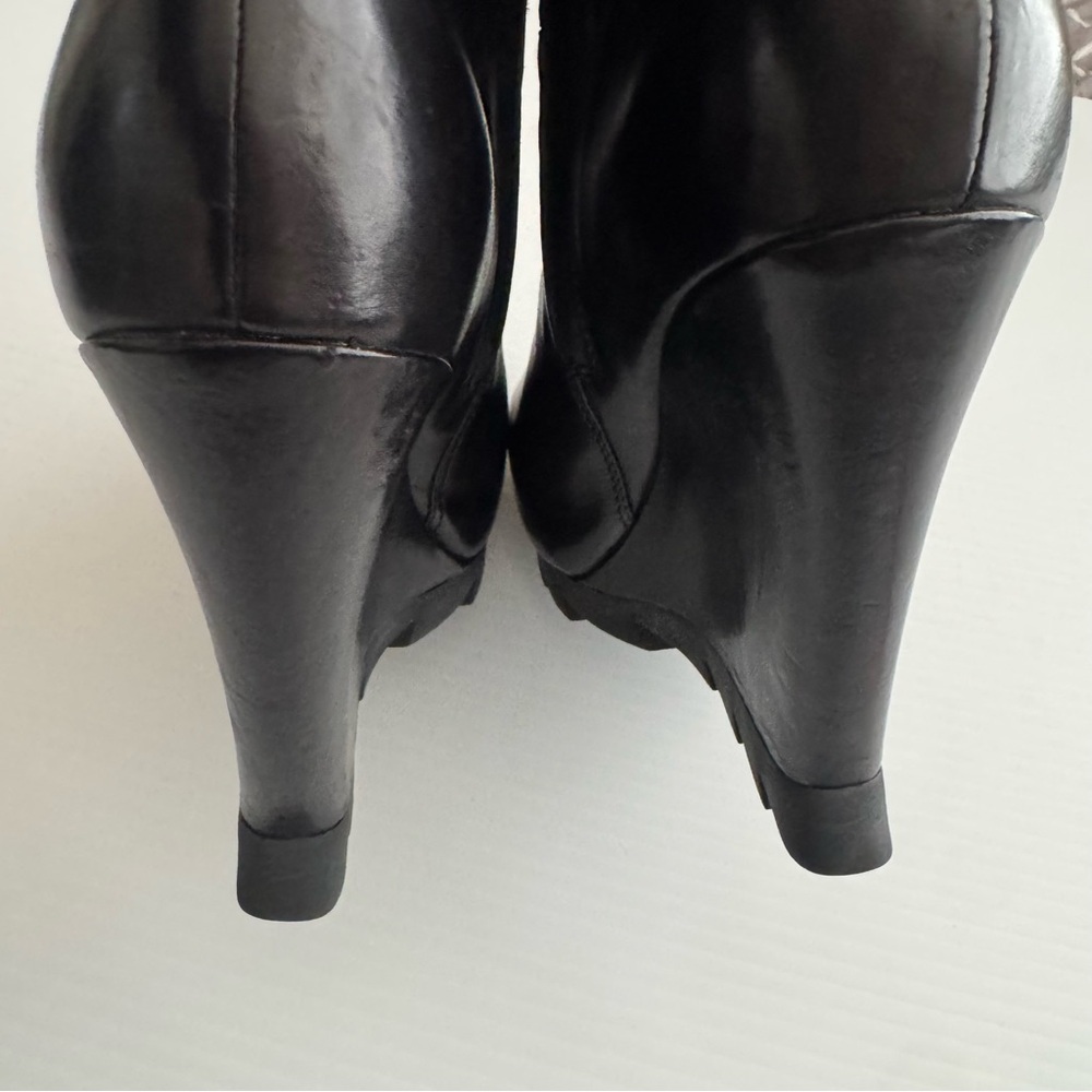 Camilla Skovgaard Saw Sole Black Leather Wedge
Ankle Booties Size 8 - Picture 9 of 12